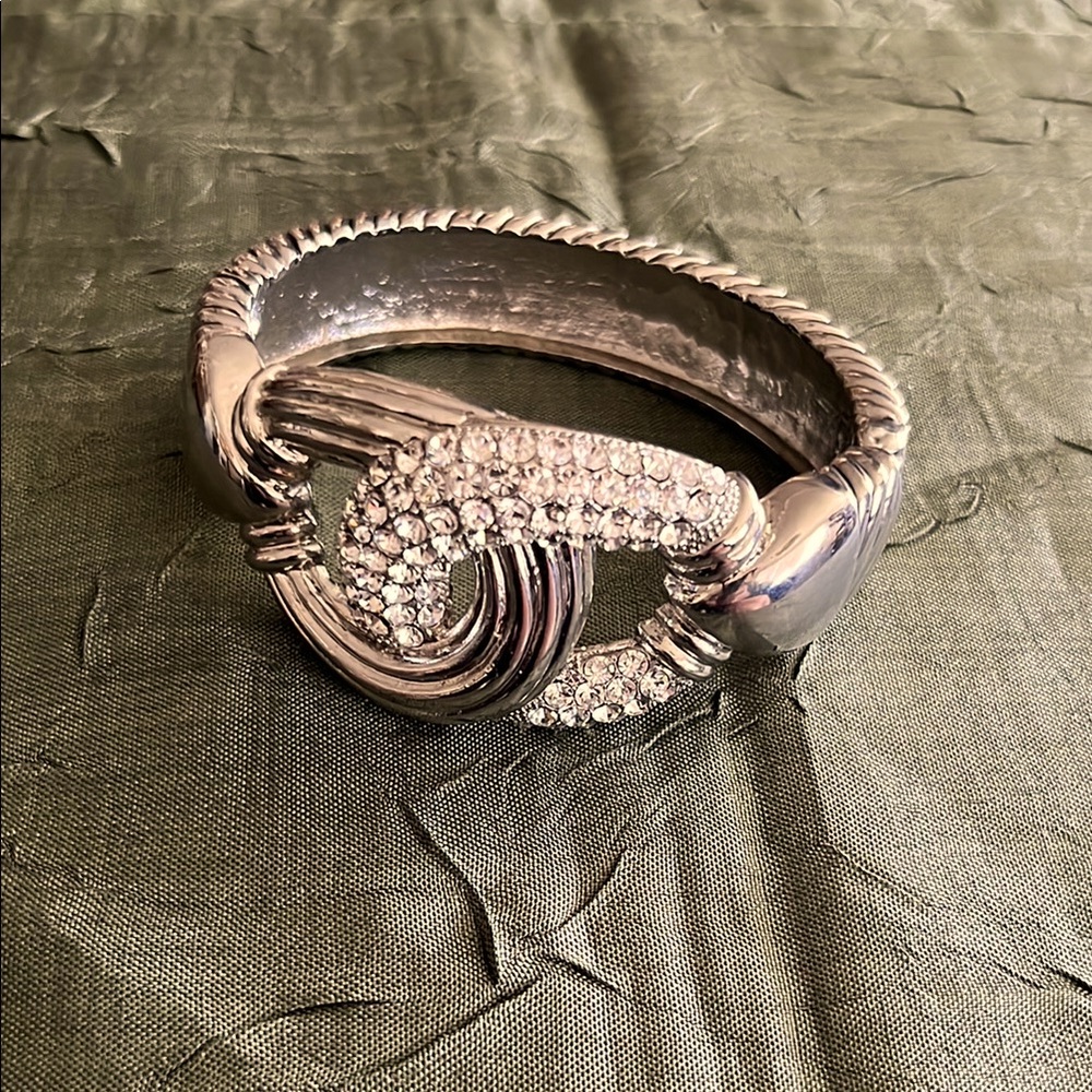 Bracelet silver tone